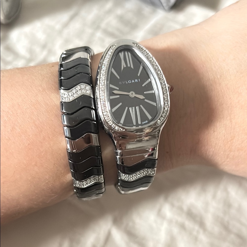 Serpenti Black and Silver Watch

Perfect look , limited edition